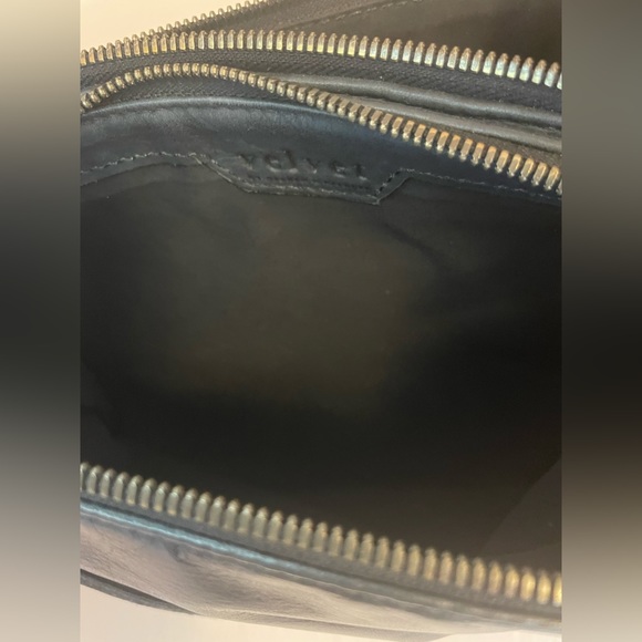 Velvet by Graham and Spencer Evelyn Black Crossbody Leather Bag - Picture 5 of 5